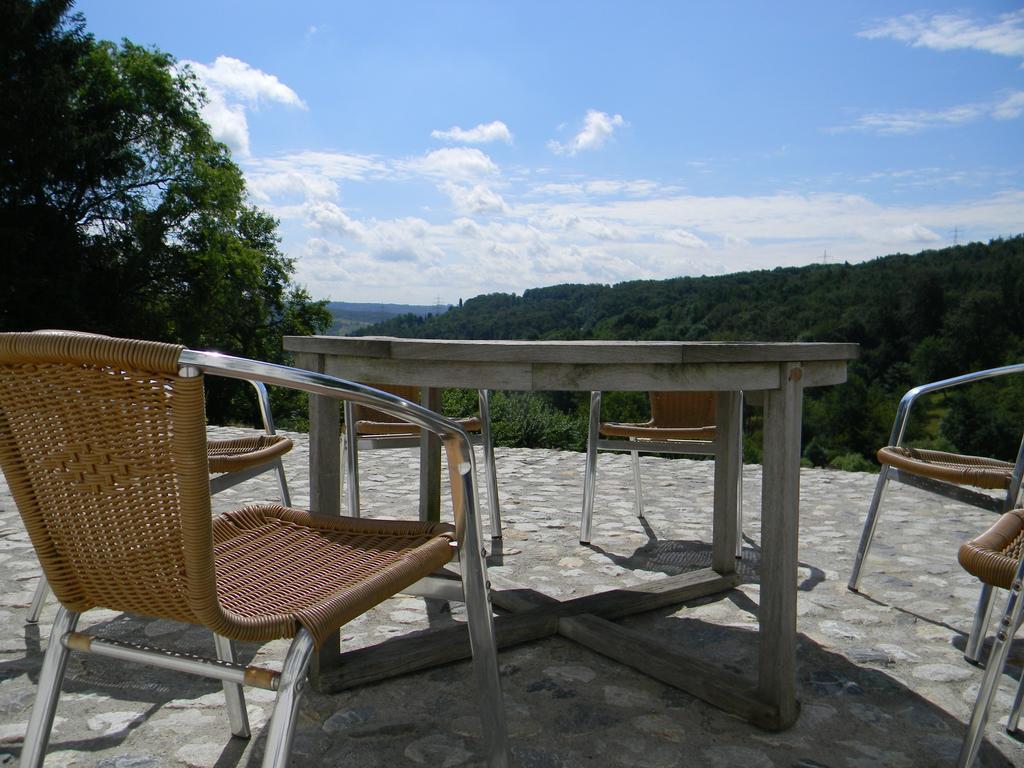 Hotel Landgut Burg Gmbh ไวน์ชตัดท์ ภายนอก รูปภาพ