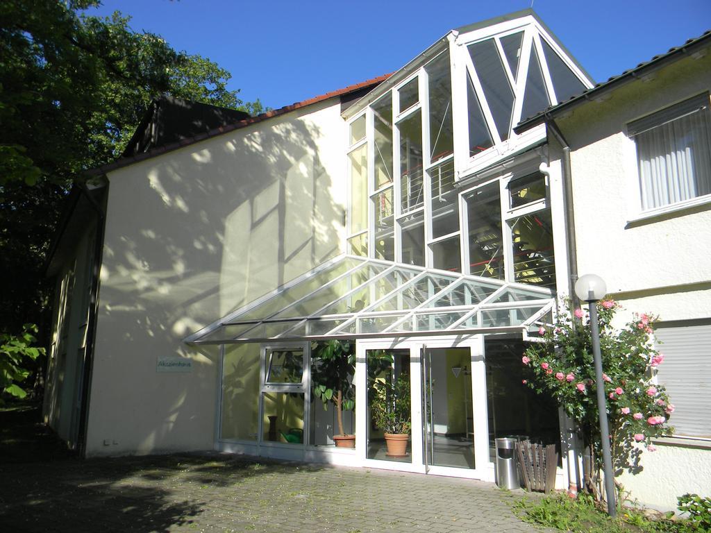 Hotel Landgut Burg Gmbh ไวน์ชตัดท์ ภายนอก รูปภาพ