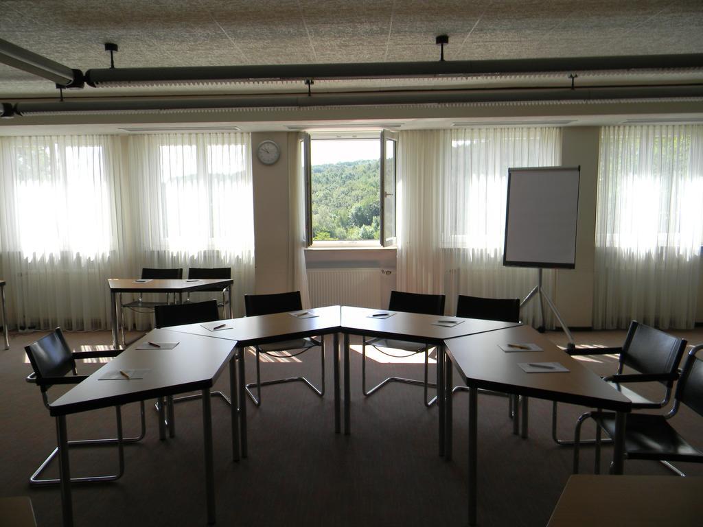 Hotel Landgut Burg Gmbh ไวน์ชตัดท์ ภายนอก รูปภาพ