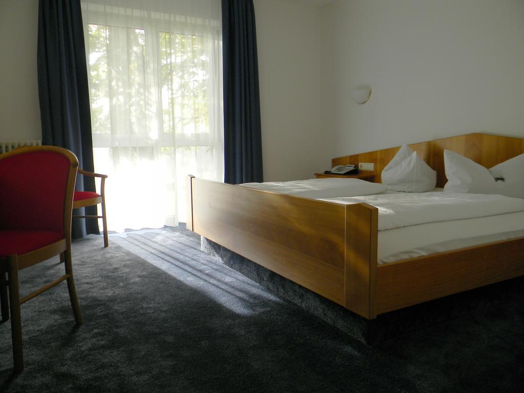 Hotel Landgut Burg Gmbh ไวน์ชตัดท์ ภายนอก รูปภาพ