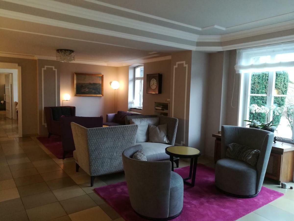 Hotel Landgut Burg Gmbh ไวน์ชตัดท์ ภายนอก รูปภาพ