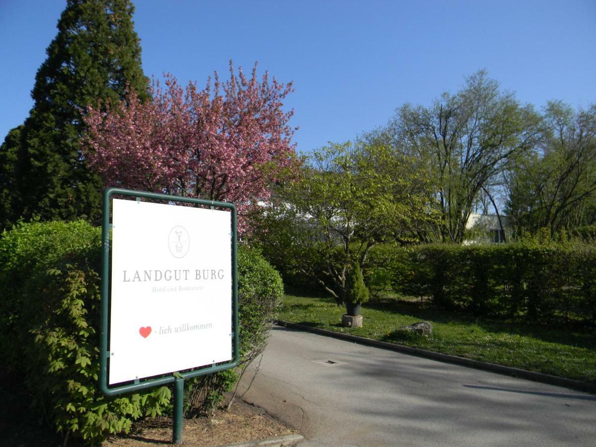 Hotel Landgut Burg Gmbh ไวน์ชตัดท์ ภายนอก รูปภาพ